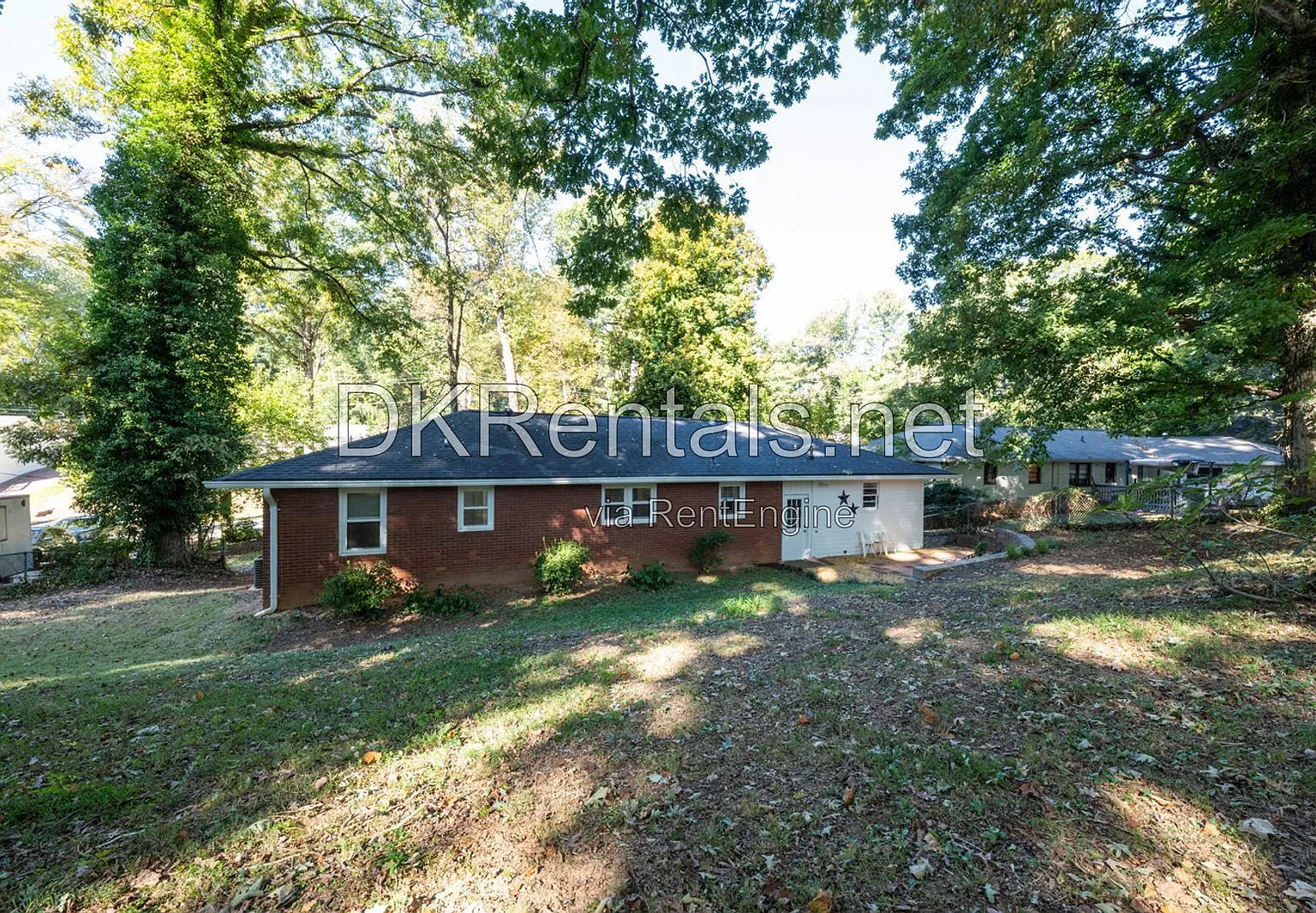 3 bed, 2.0 bath, 1160 sqft, $1,900 — Photo 2
