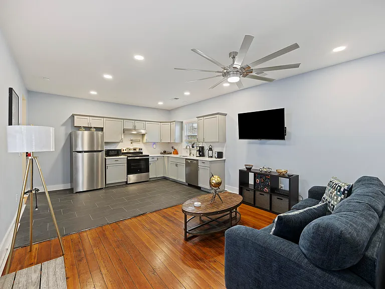 66 Line St #B — Photo 11