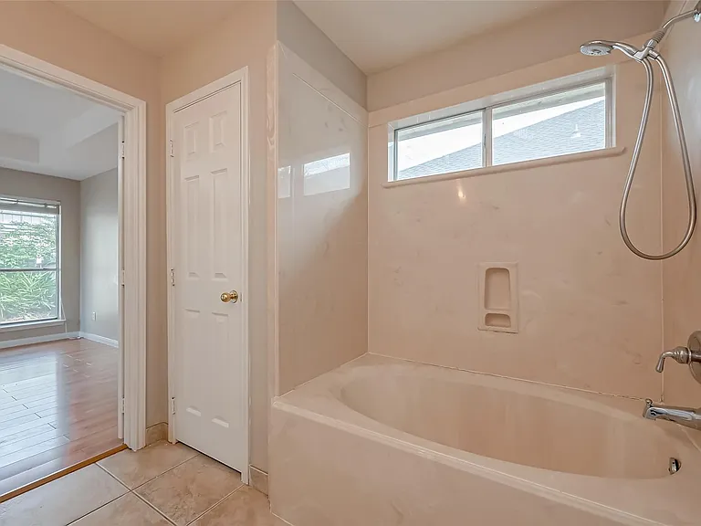 8714 Pleasantbrook Dr — Photo 24