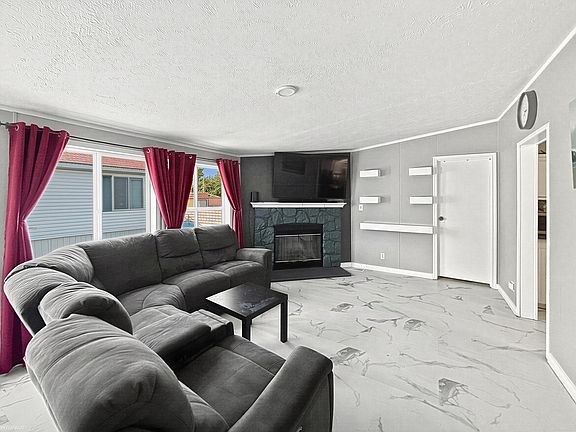 3rd image of 1338 Overlook Ln