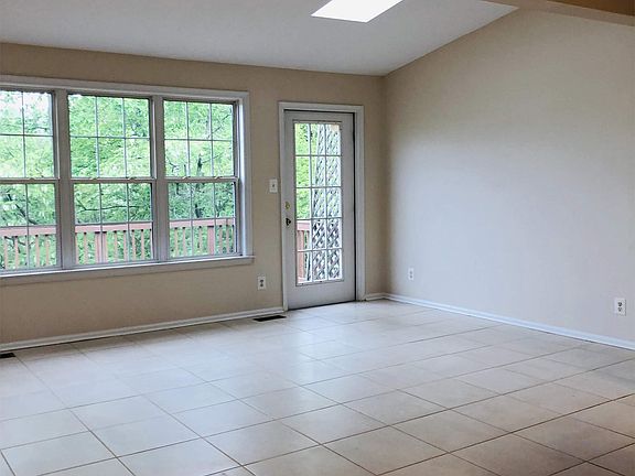3rd image of 607 Kensington Dr
