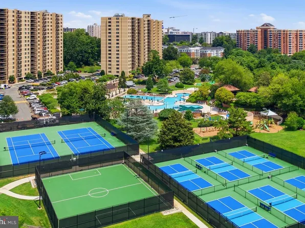 307 Yoakum Pkwy APT 1104, Alexandria, VA 22304