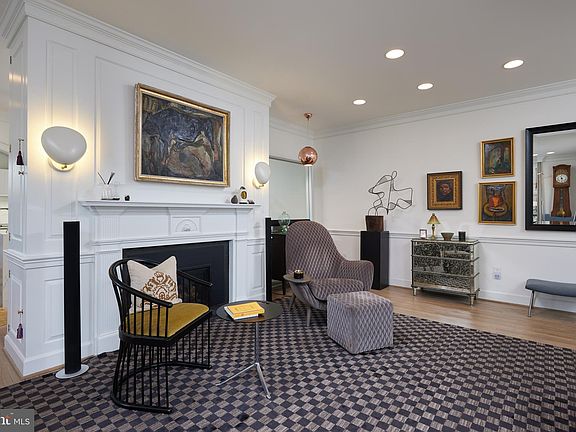 4th image of 200 S Fairfax St APT 6