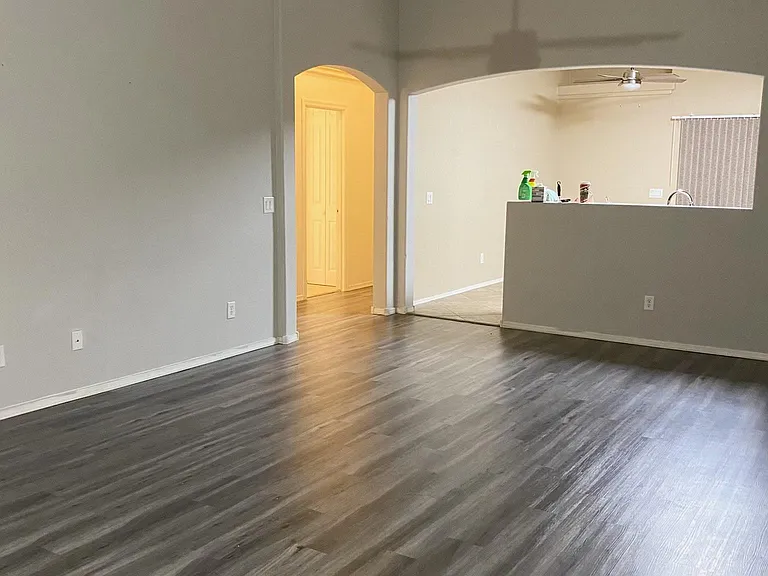 18826 N Lousandra Dr — Photo 2