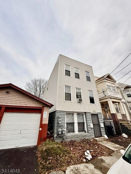 1st image of 52 Montrose Ter