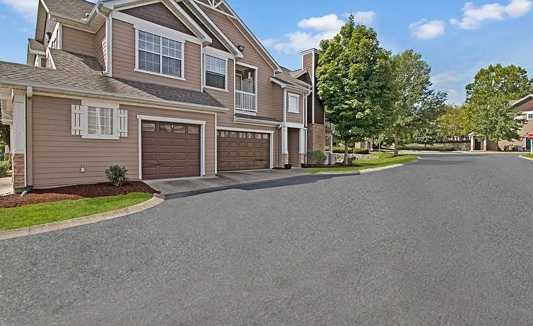 Hamptons at Woodland Pointe — Photo 27