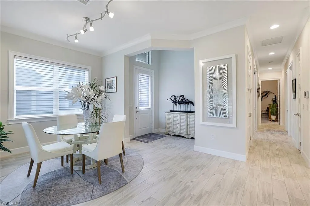 2 bed, 2.0 bath, 1565 sqft, $9,500 — Photo 3