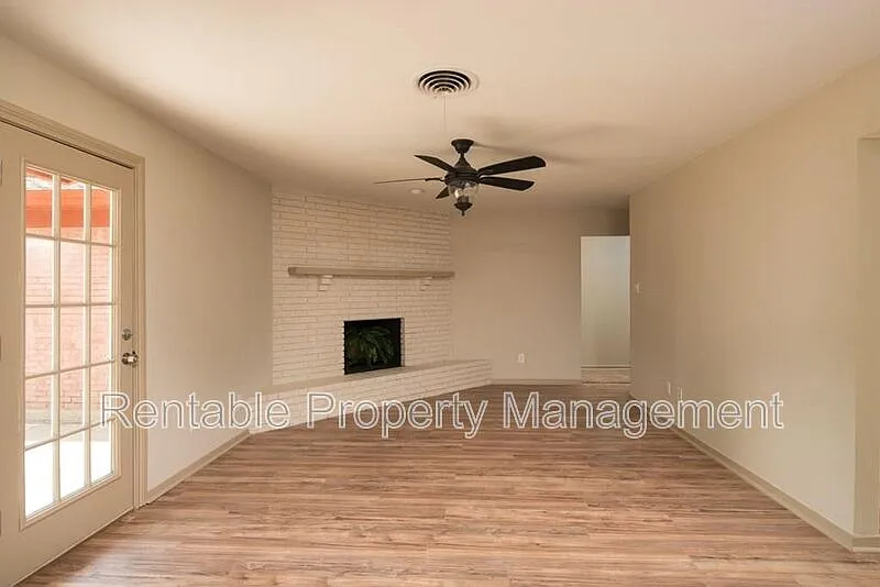 3 bed, 2.0 bath, 1622 sqft, $1,825 — Photo 2