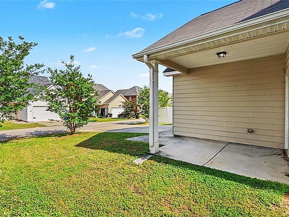 3rd image of 664 Armitage Way
