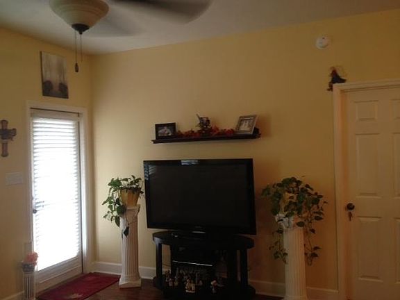 3rd image of 5612 Hampton Hill Cir