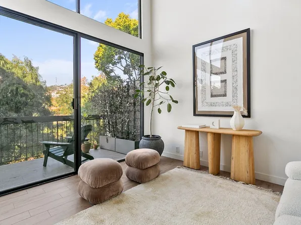 2564 Navarra Dr Unit 105, Carlsbad, CA 92009