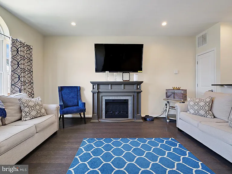 741 Maury Ave — Photo 8