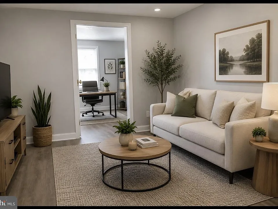 118 E Maple Ave #2R