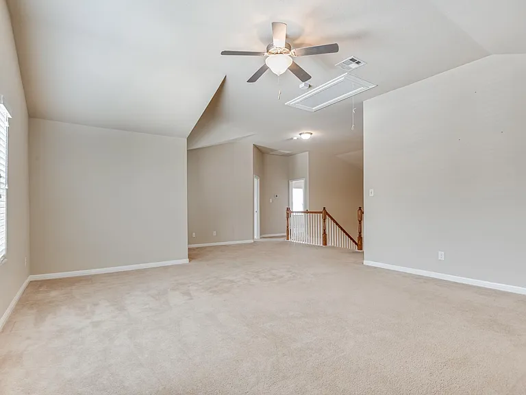 562 White Cyn — Photo 15