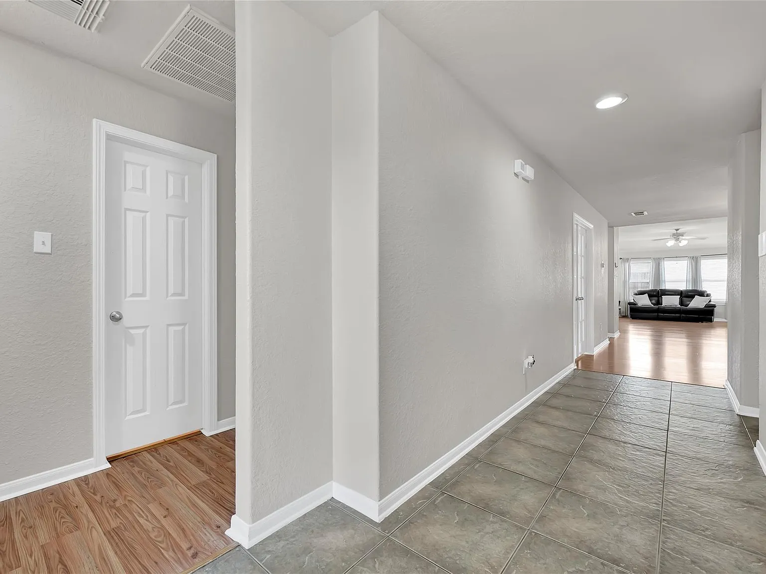 3 bed, 2.0 bath, 2027 sqft, $2,100 — Photo 3