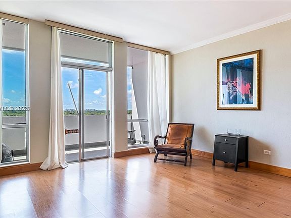 3rd image of 700 Biltmore Way APT 1008