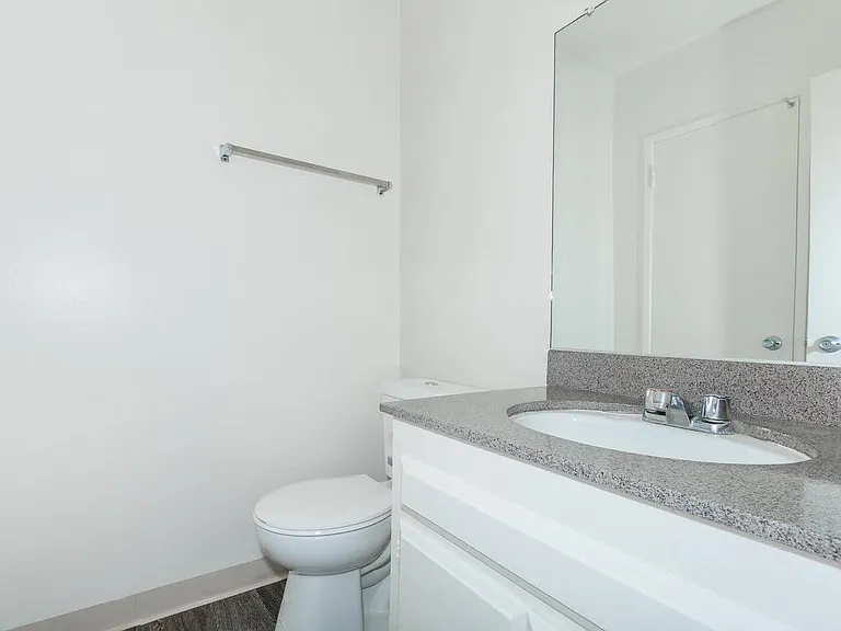Hampshire Square Apartment Homes — Photo 41