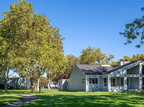9492 Lakewood Drive, Windsor, CA 95492