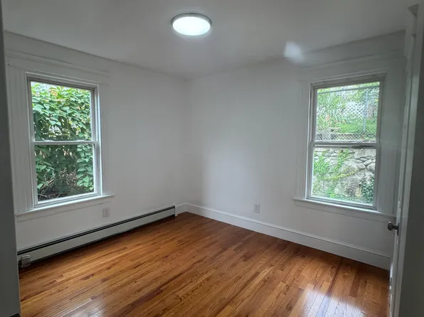 20 Coe St, Waterbury, CT 06704