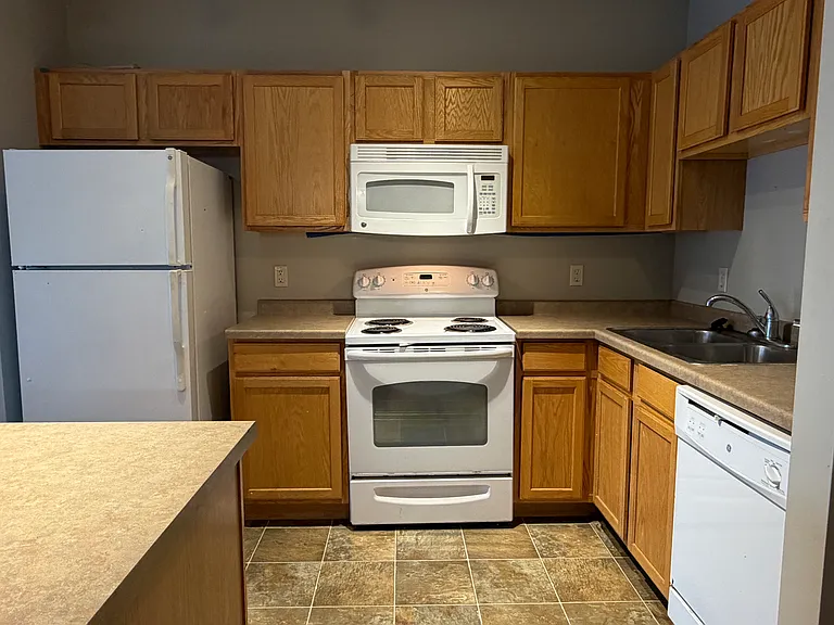Emerson Hills Apartments — Photo 7