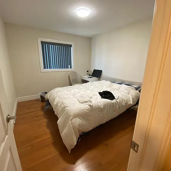 4518 Helsinki Cres — Photo 15