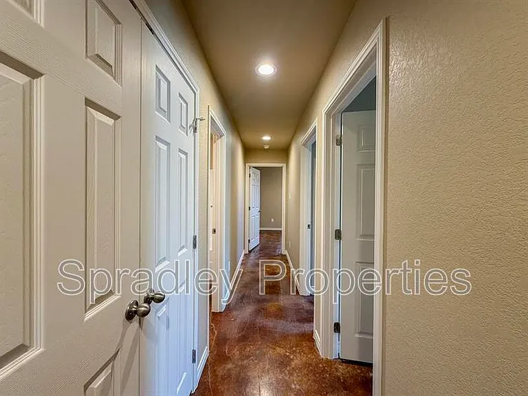 1044B Edwards Dr — Photo 6