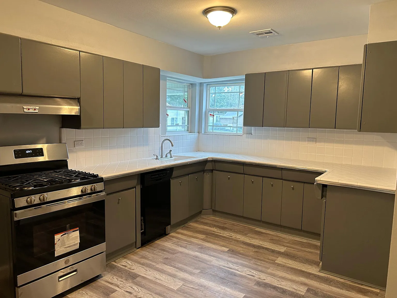 3 bed, 950 sqft, $1,500 — Photo 3