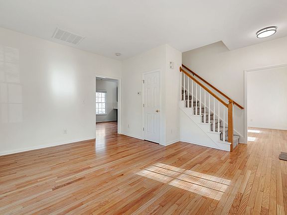 2nd image of 102 Savannah Ter