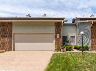 4554 Bunker Hill Dr, Bettendorf, IA 52722