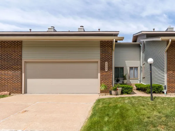 4554 Bunker Hill Dr, Bettendorf, IA 52722