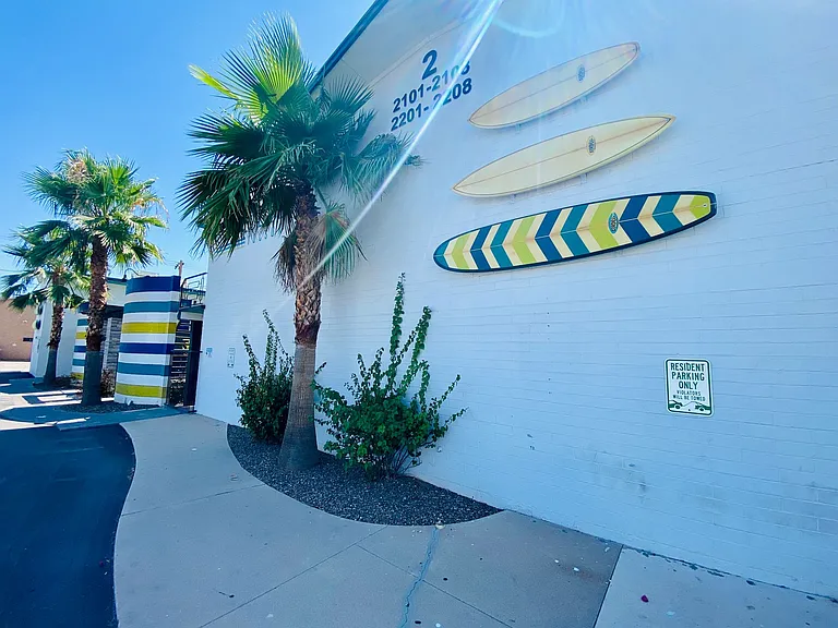 1 and 2 Bedrooms Great Location with Community Pool and Onsite Laundry! 1/2 of Mile from U of A — Photo 8