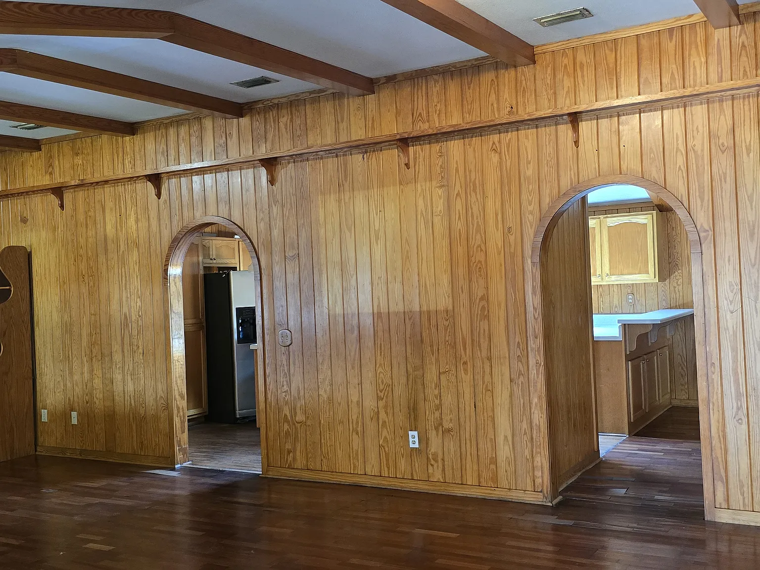 4 bed, 2400 sqft, $2,000 — Photo 3