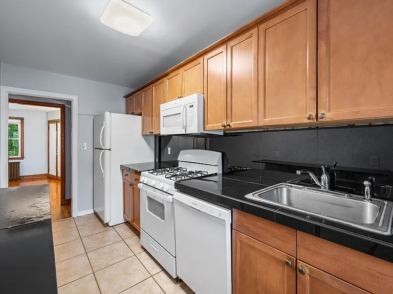 55 Farragut Pl NW #1 — Photo 10