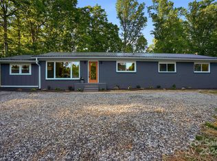 14 Little Horse Ln, Candler, NC 28715