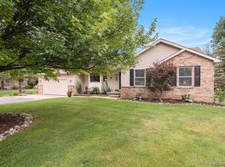 10193 Heather Ridge Ct, Goodrich, MI 48438