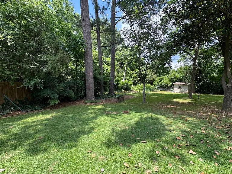 605 Country Club Dr — Photo 4