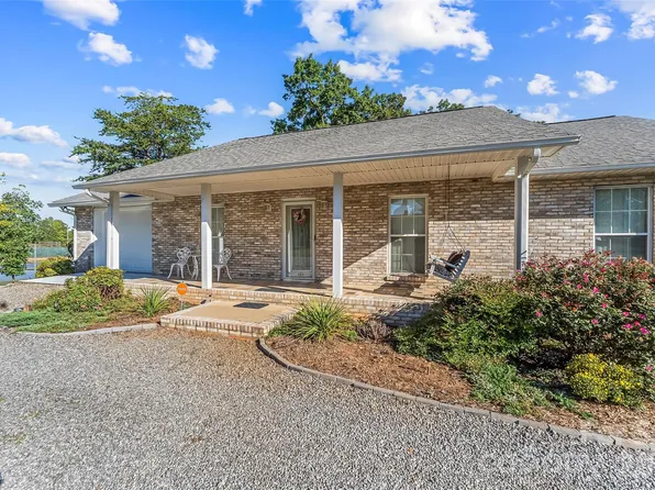 477 14th Avenue Dr NE, Hickory, NC 28601