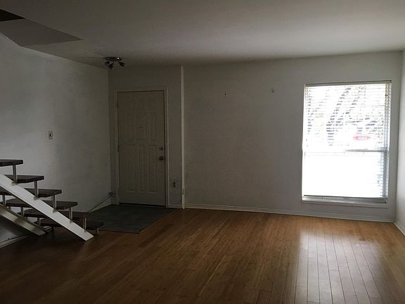 5th image of 7715 Royal Ln
