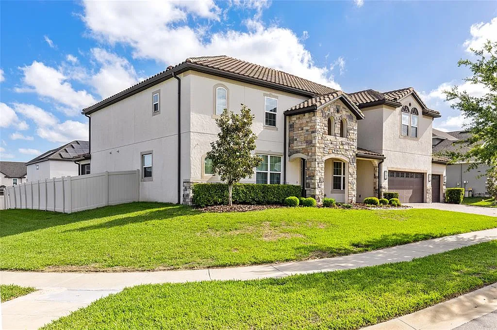 7 bed, 4.0 bath, 4700 sqft, $7,500 — Photo 4