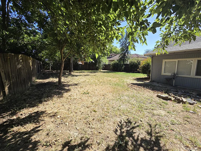 3415 Marshall Ave #B — Photo 2