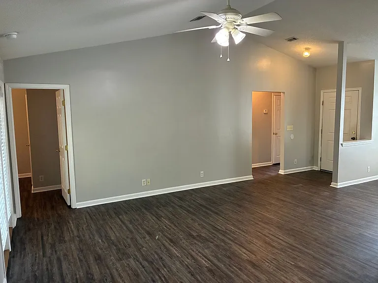 130 Lake Victoria Dr — Photo 7