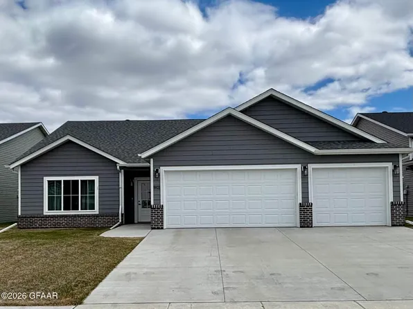 5921 Lou Ann St, Grand Forks, ND 58201