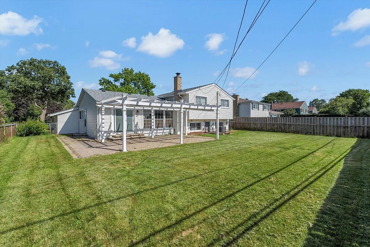 3 bed, 2.5 bath, 1425 sqft, $3,200 — Photo 4