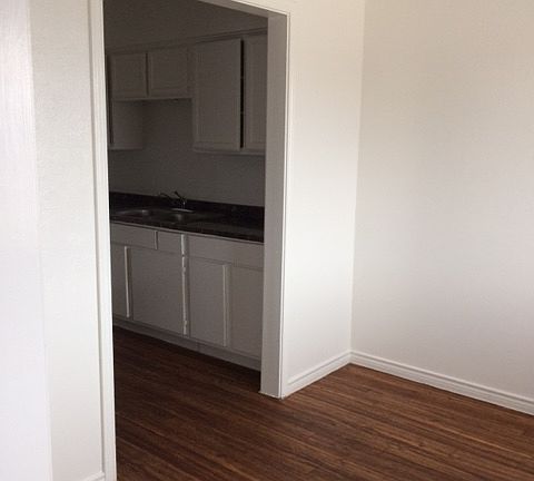 4th image of 301 Lake Meadows Dr