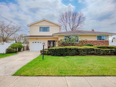 12 8th Avenue, Farmingdale, NY, 11735
