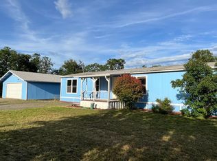 5932 Harris Rd, Central Point, OR 97502