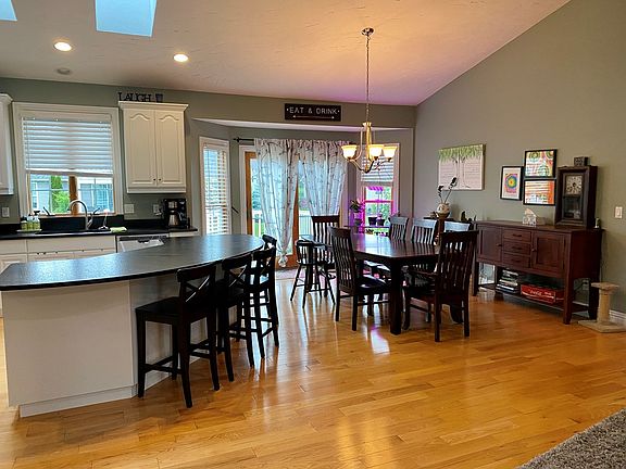 5th image of 577 Stone Meadow Cir
