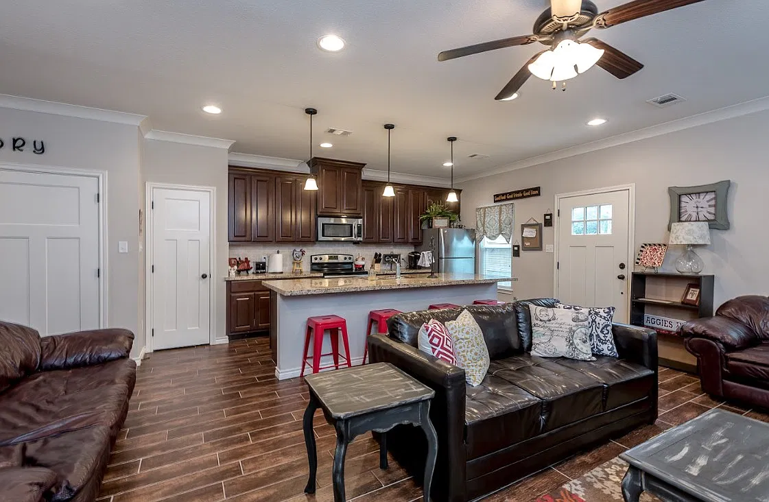 1117 Oney Hervey - 1 — Photo 4