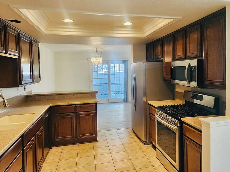 2275 Hawthorne Pl — Photo 12