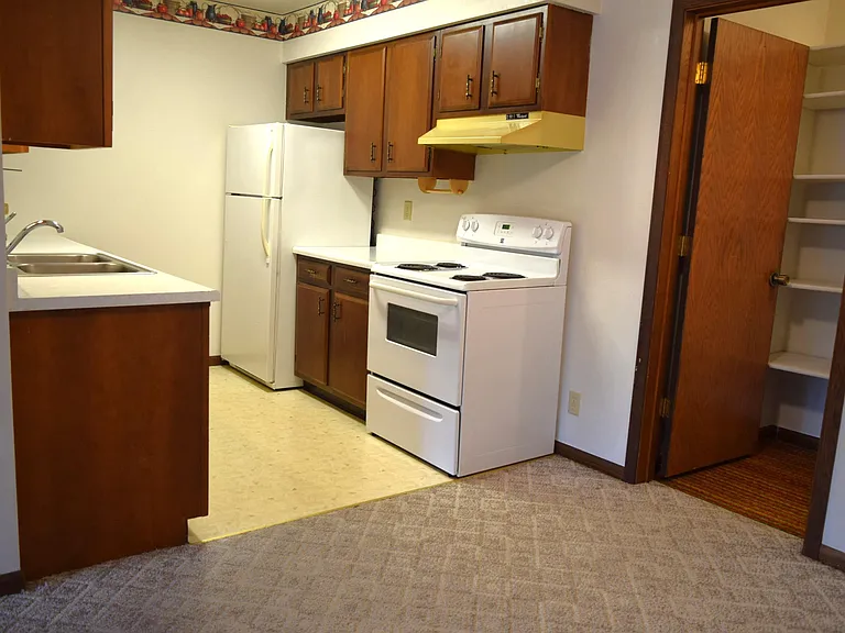 425 W Maine St — Photo 5